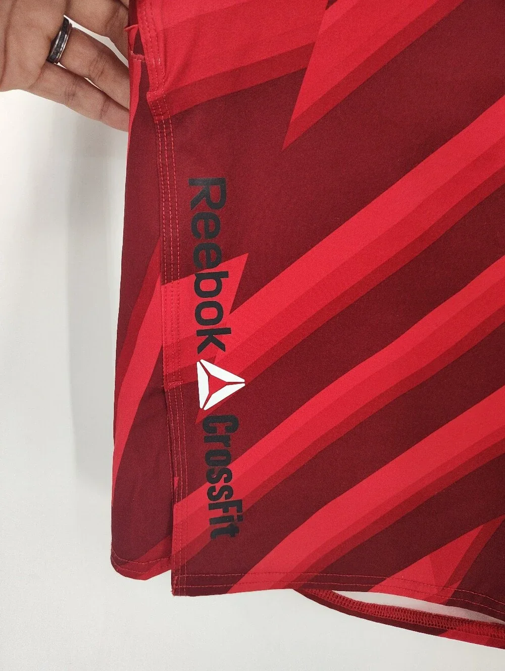 Reebok Red and Dark Red Diagonal Stripe CrossFit Shorts Mens Large